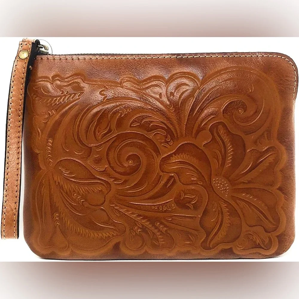 NWT Patricia Nash Cassini leather wristlet